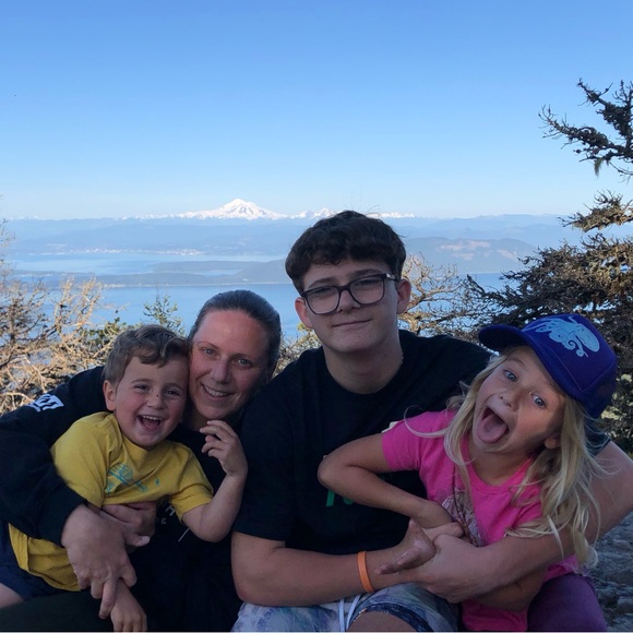 Meet your Posher, Emily - Picture 3 of 5